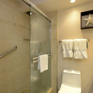 Superior One-Bedroom Apartment Ocean View Balcony